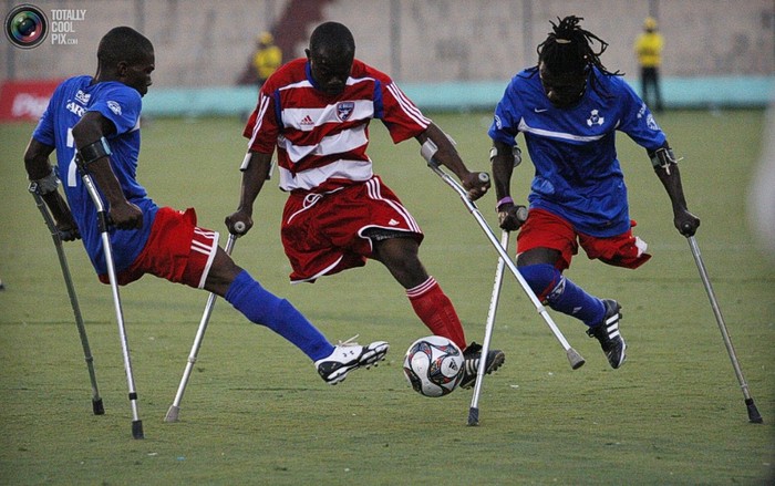 5. Giao hữu giữa những người cụt chân: Trận đấu diễn ra tháng 1/2011 giữa đội Zaryen (Haiti) và ĐTQG những người cụt chân Haiti. Rất nhiều cầu thủ trong số này đã mất chân sau vụ động đất thảm khốc ở Haiti năm 2010.